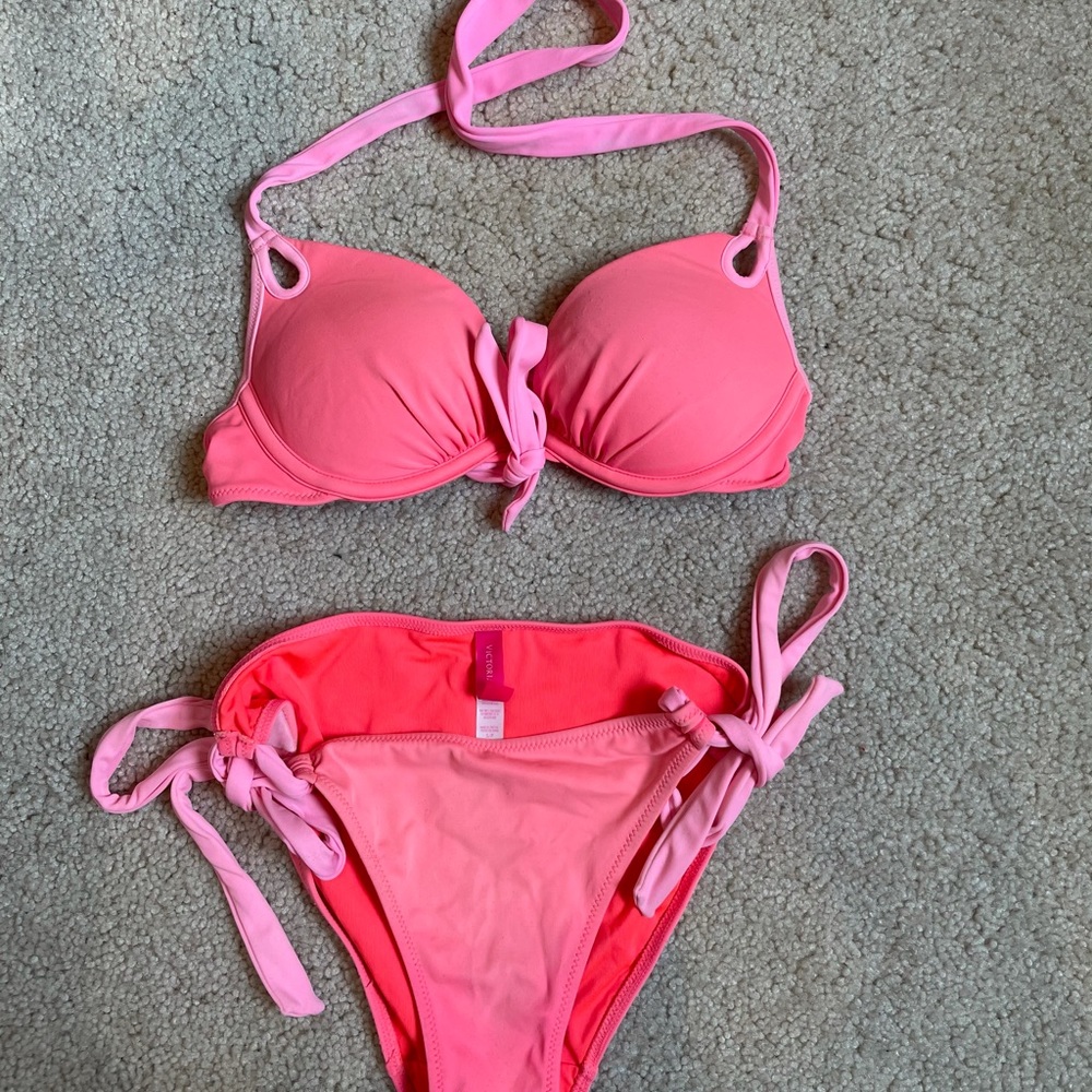 Victoria’s Secret Bikini Set
